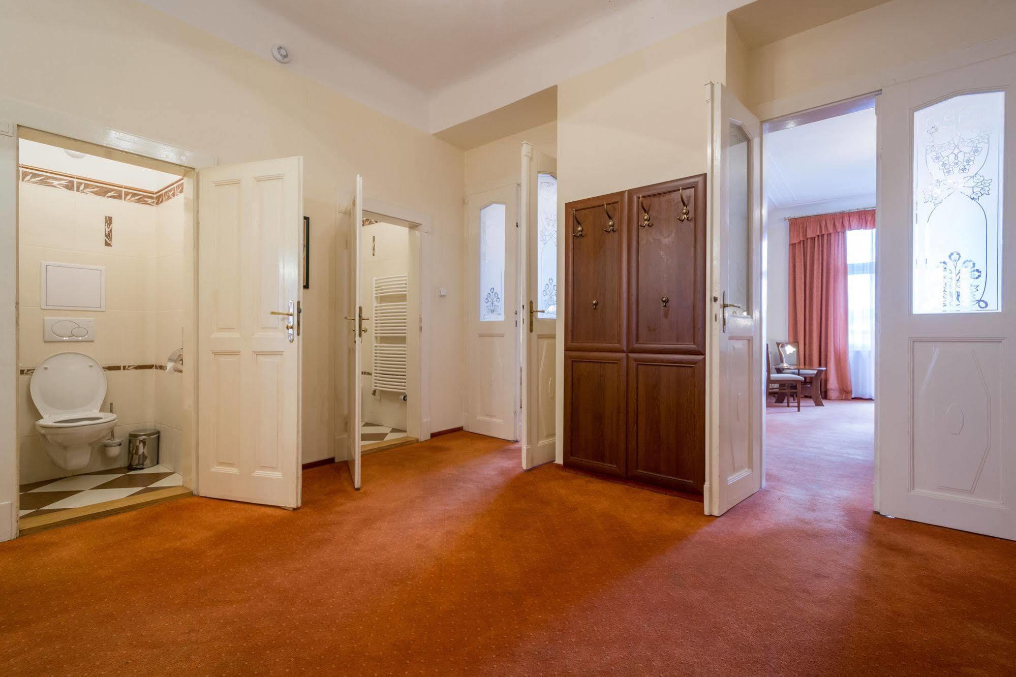 & Royal Standard Hotel 3*