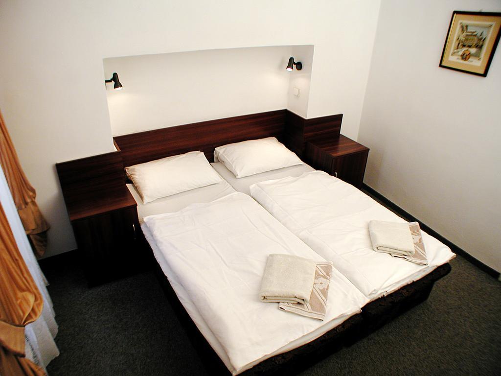 & Royal Standard Hotel