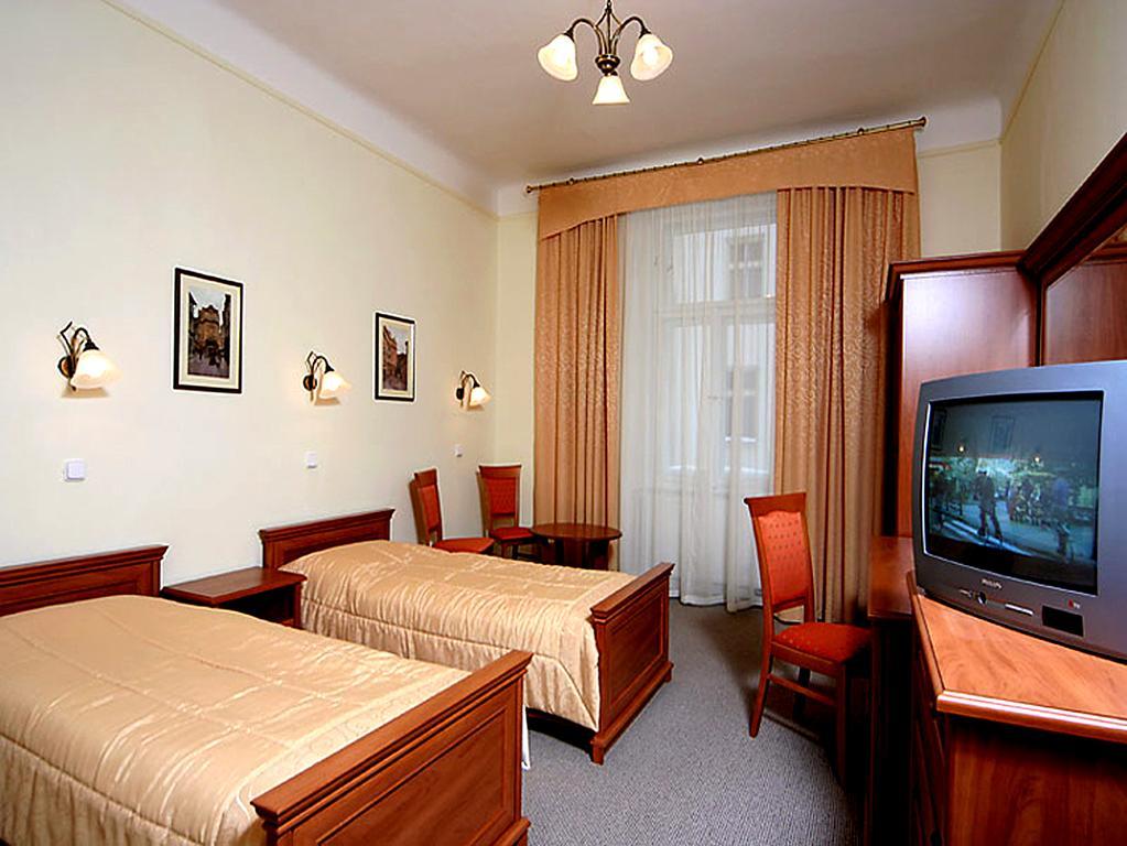 & Royal Standard Hotel