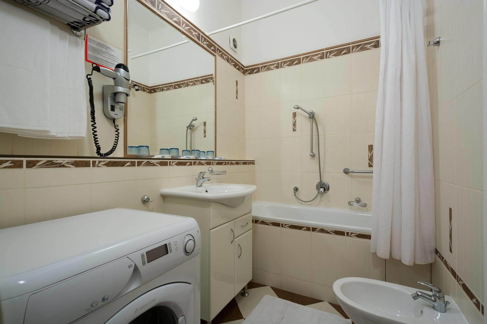 Hotel & Royal Standard 3*