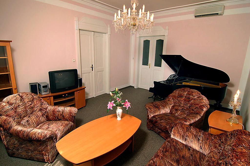 & Royal Standard 3* Praga